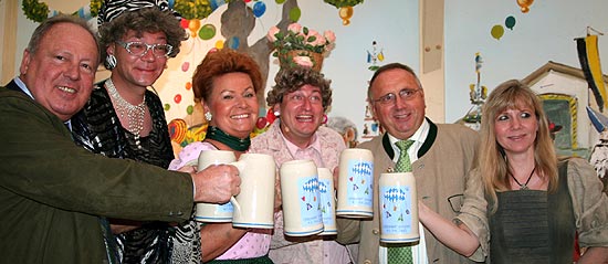 Stadtrat Helmut Schmidt, Waltraud, Münchens Tourismuschefin Dr. Gabriele Weißhäupl, Mariechen, Wies Wirtesprecher Toni Roiderer, Stadträtin Gabriele Neef (Foto: Marikka-Laila Maisel)